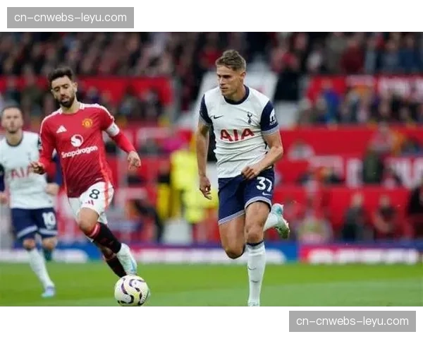 伤病通报：曼联官方确认，利桑德罗-马丁内斯将因伤缺席6-8周