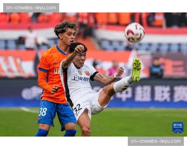 【2026年4月中超联赛·非赛事·教育“足球进校园”活动走进上海多所小学，海港、申花球员参与指导