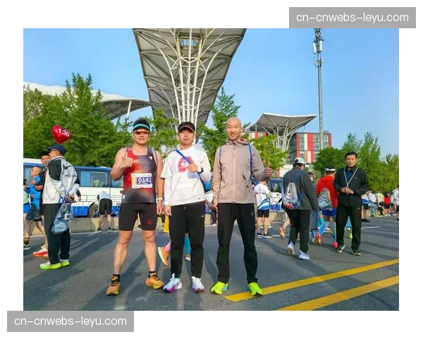 北京半程马拉松王文杰以1小时01分15秒打破全国纪录夺冠 北京半程马拉松王文杰以1小时01分15秒打破全国纪录夺冠